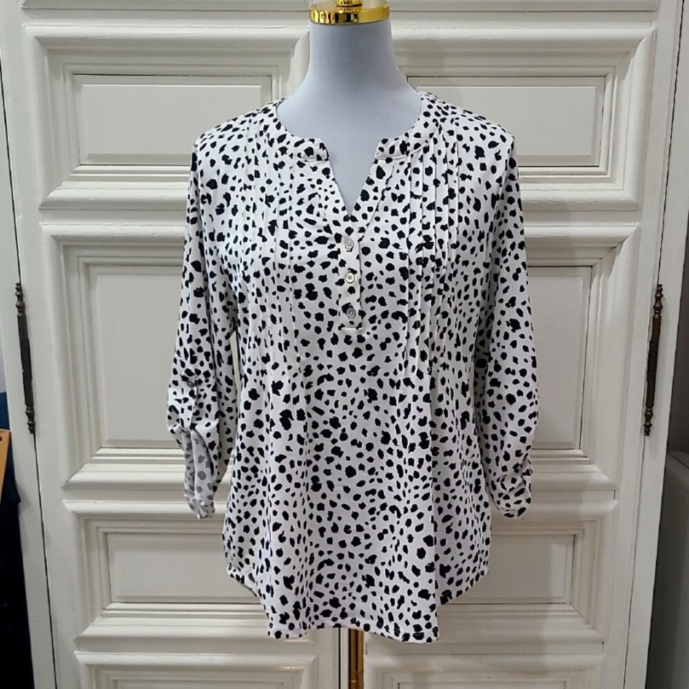 NY Collection. Women's Black and White Polka Dot Blouse Size Medium.